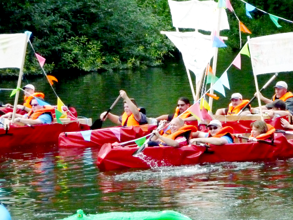 Drachenboot-Teamevents: alle in einem sicheren Boot!